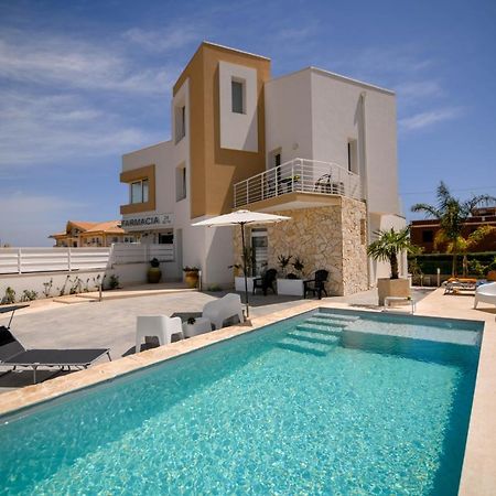 אבולה Villa Laura Charme Apartments מראה חיצוני תמונה