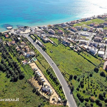 אבולה Villa Laura Charme Apartments מראה חיצוני תמונה