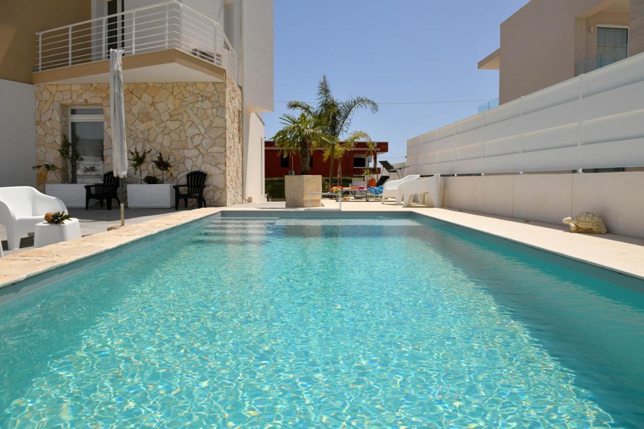 אבולה Villa Laura Charme Apartments מראה חיצוני תמונה