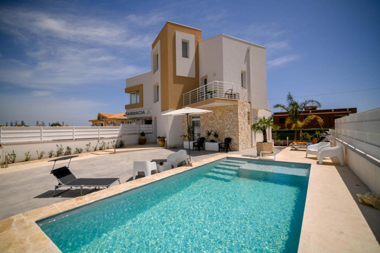 אבולה Villa Laura Charme Apartments מראה חיצוני תמונה