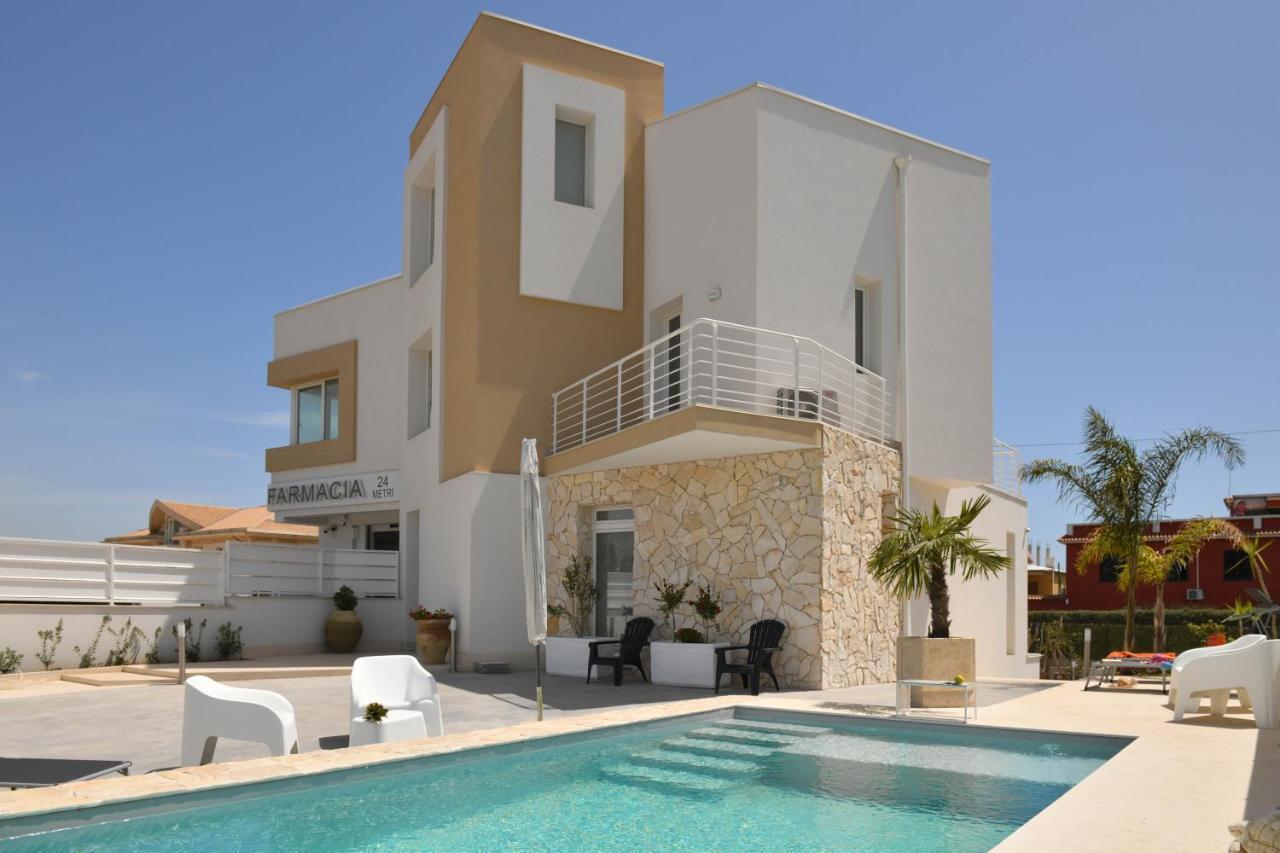 אבולה Villa Laura Charme Apartments מראה חיצוני תמונה