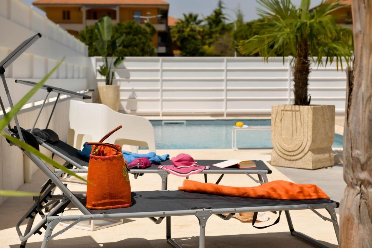 אבולה Villa Laura Charme Apartments מראה חיצוני תמונה
