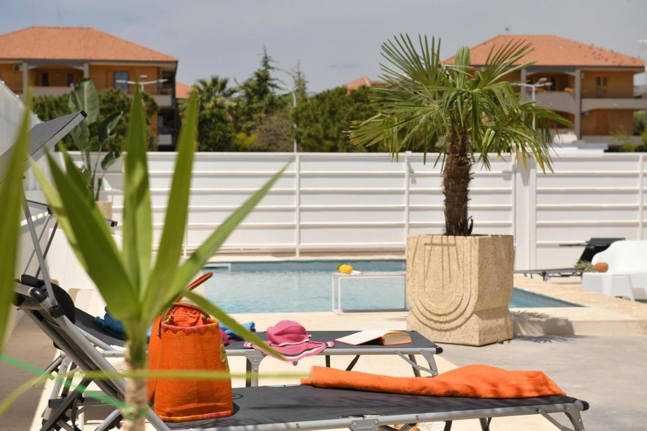 אבולה Villa Laura Charme Apartments מראה חיצוני תמונה
