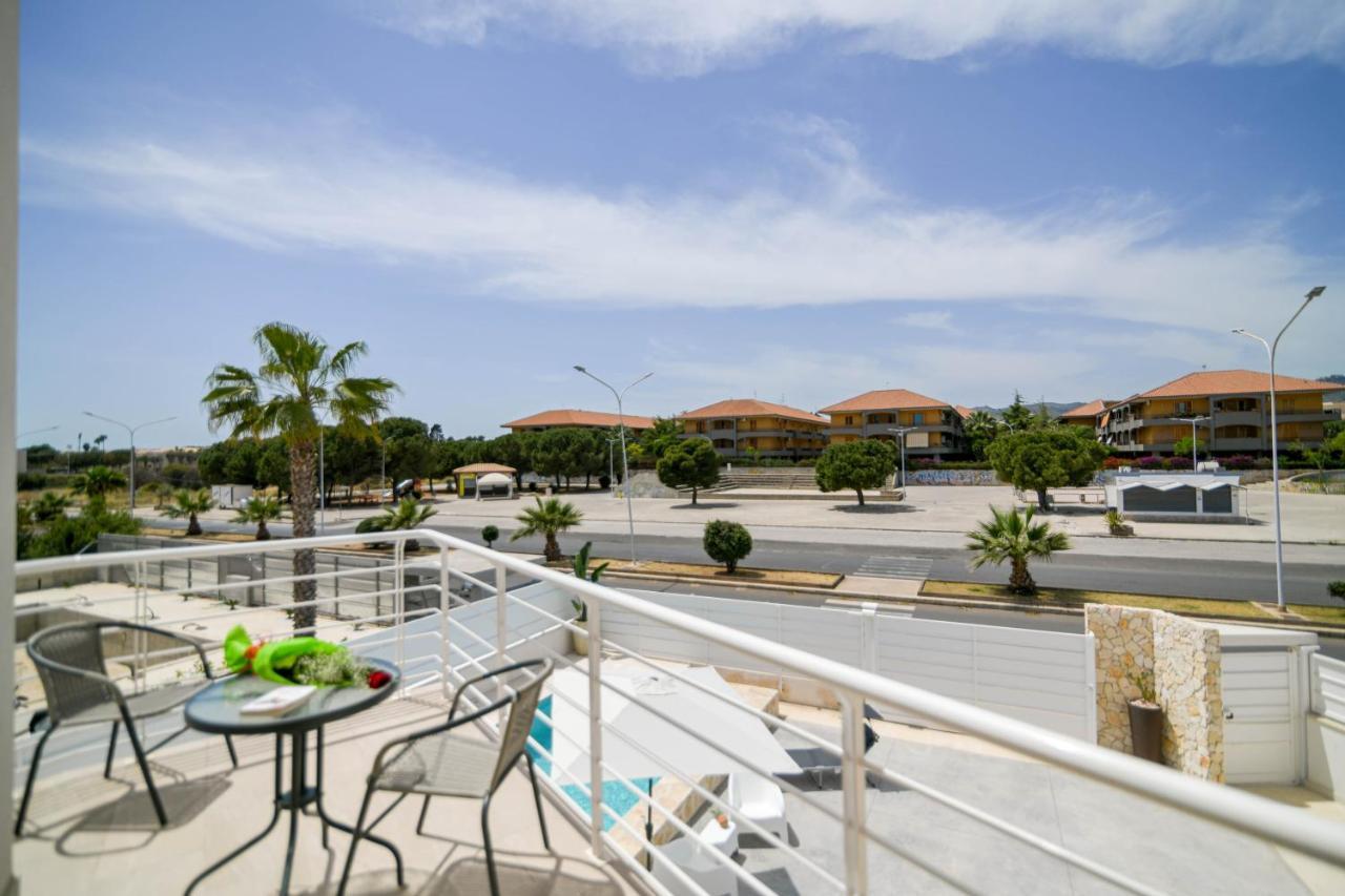 אבולה Villa Laura Charme Apartments מראה חיצוני תמונה