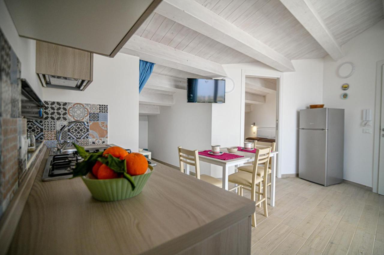 אבולה Villa Laura Charme Apartments מראה חיצוני תמונה