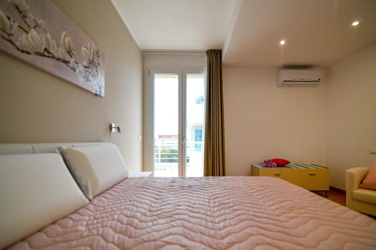 אבולה Villa Laura Charme Apartments מראה חיצוני תמונה