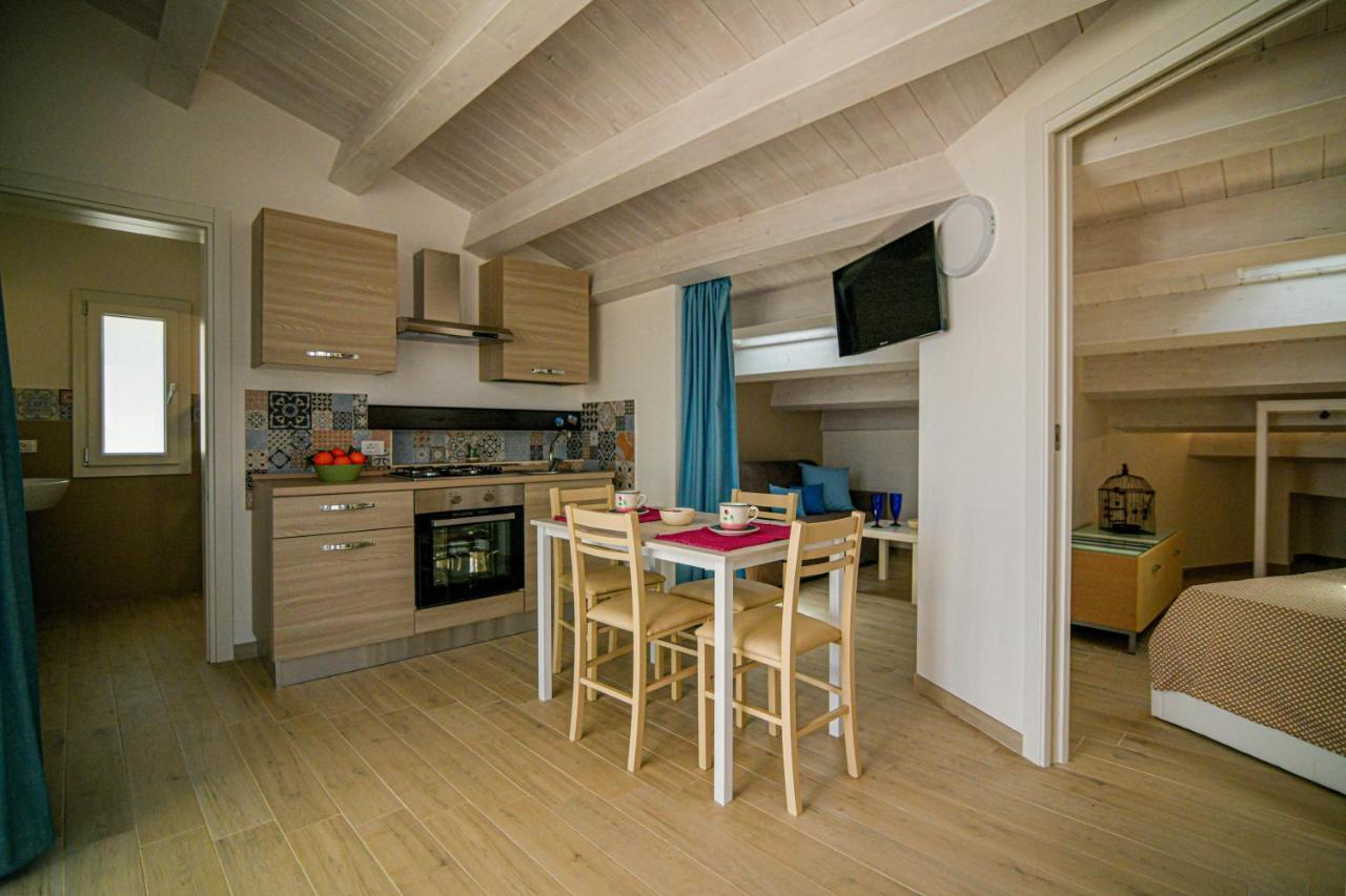 אבולה Villa Laura Charme Apartments מראה חיצוני תמונה
