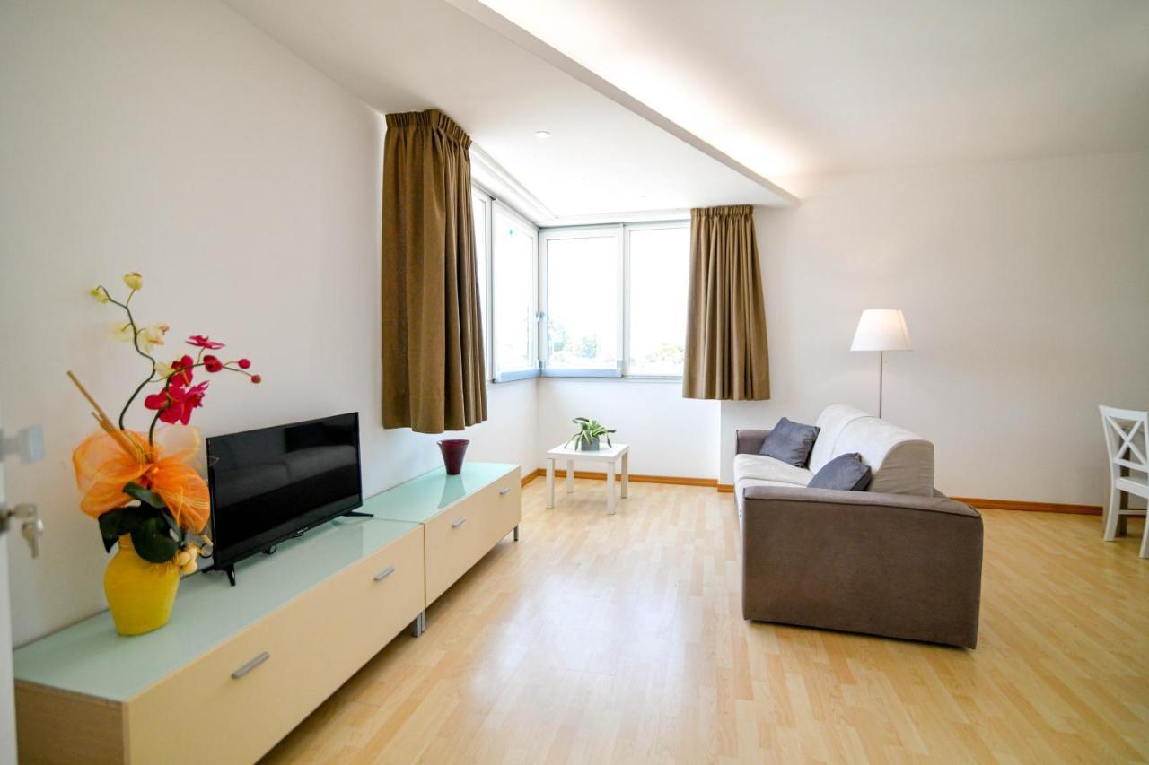 אבולה Villa Laura Charme Apartments מראה חיצוני תמונה