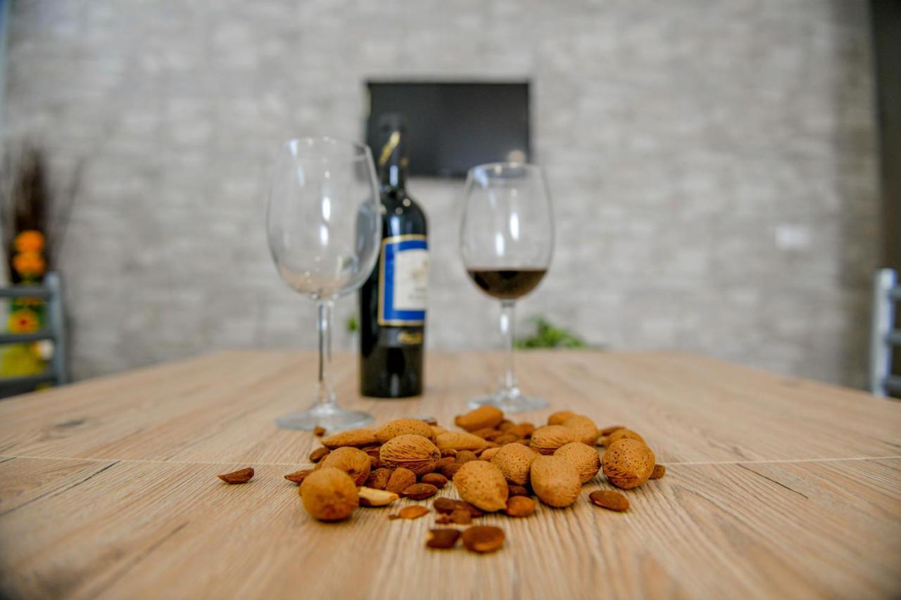 אבולה Villa Laura Charme Apartments מראה חיצוני תמונה