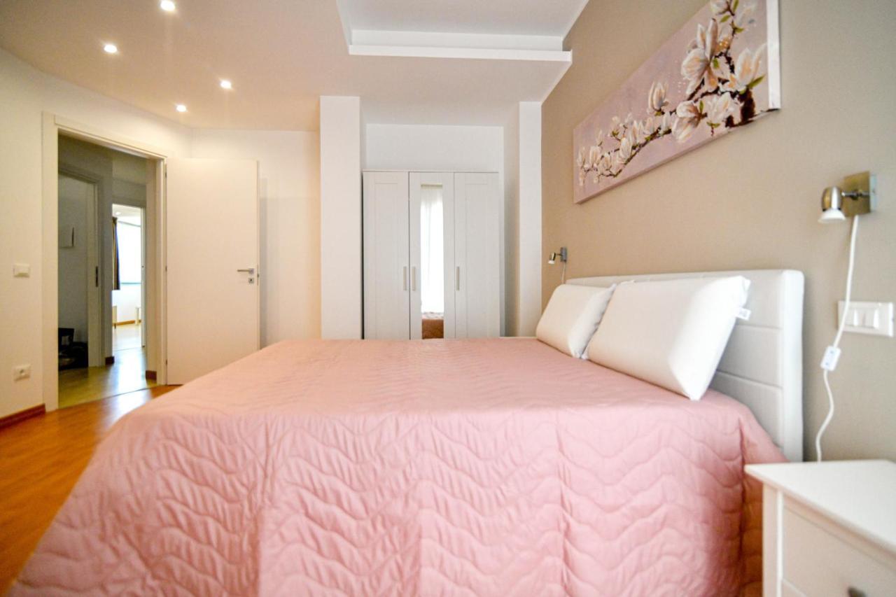 אבולה Villa Laura Charme Apartments מראה חיצוני תמונה