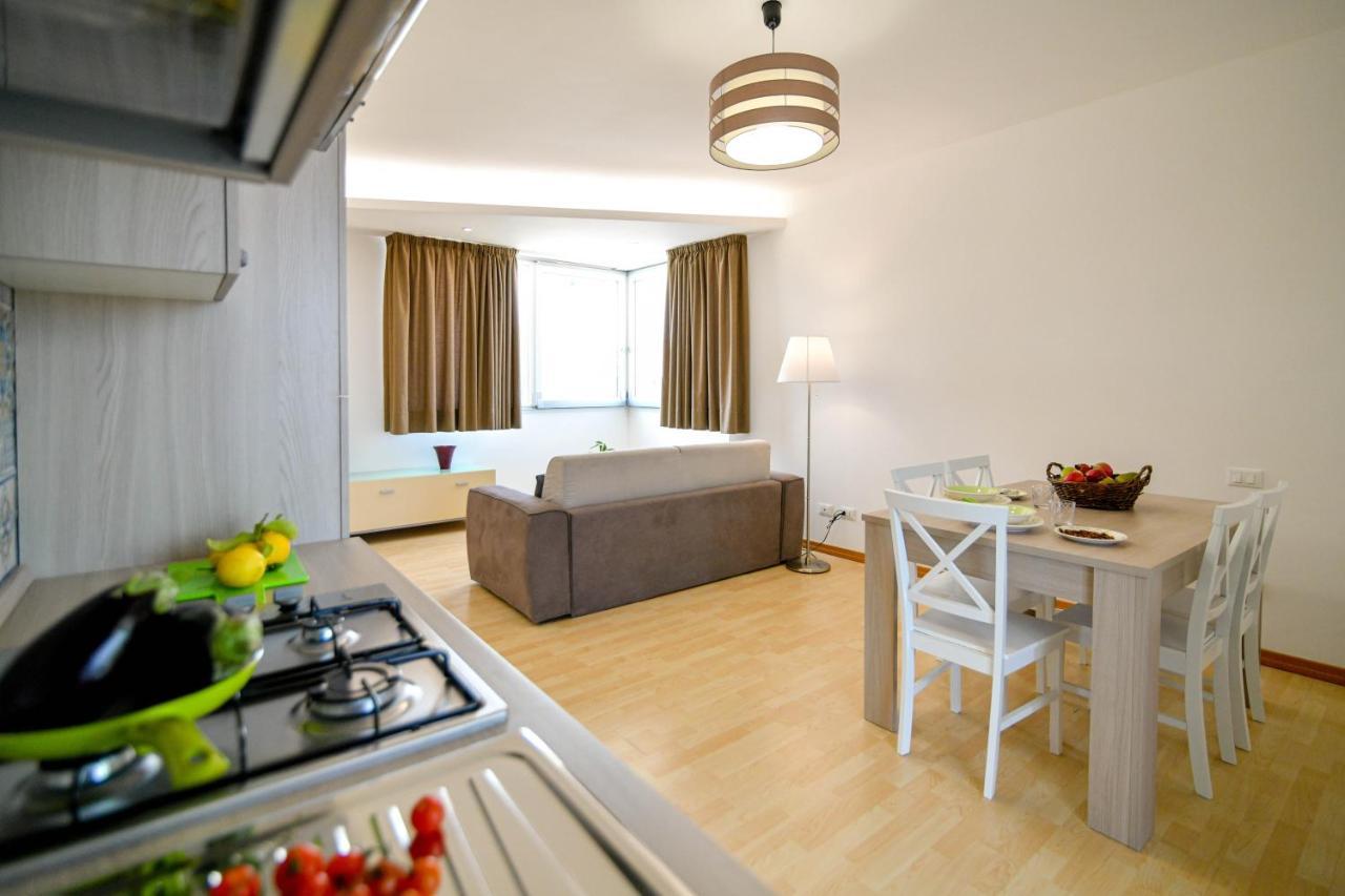 אבולה Villa Laura Charme Apartments מראה חיצוני תמונה