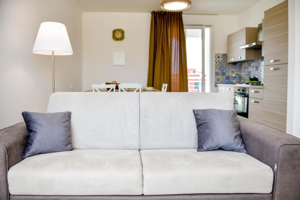 אבולה Villa Laura Charme Apartments מראה חיצוני תמונה