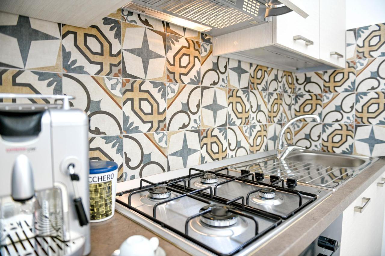 אבולה Villa Laura Charme Apartments מראה חיצוני תמונה
