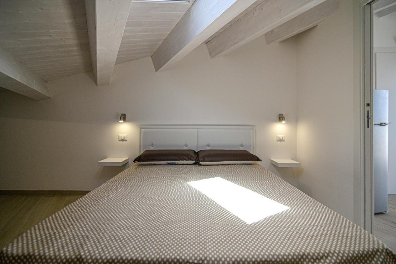 אבולה Villa Laura Charme Apartments מראה חיצוני תמונה