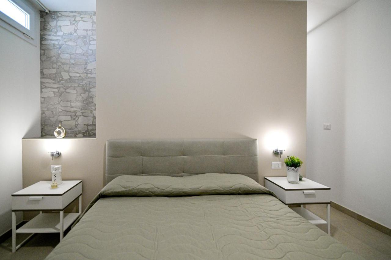 אבולה Villa Laura Charme Apartments מראה חיצוני תמונה