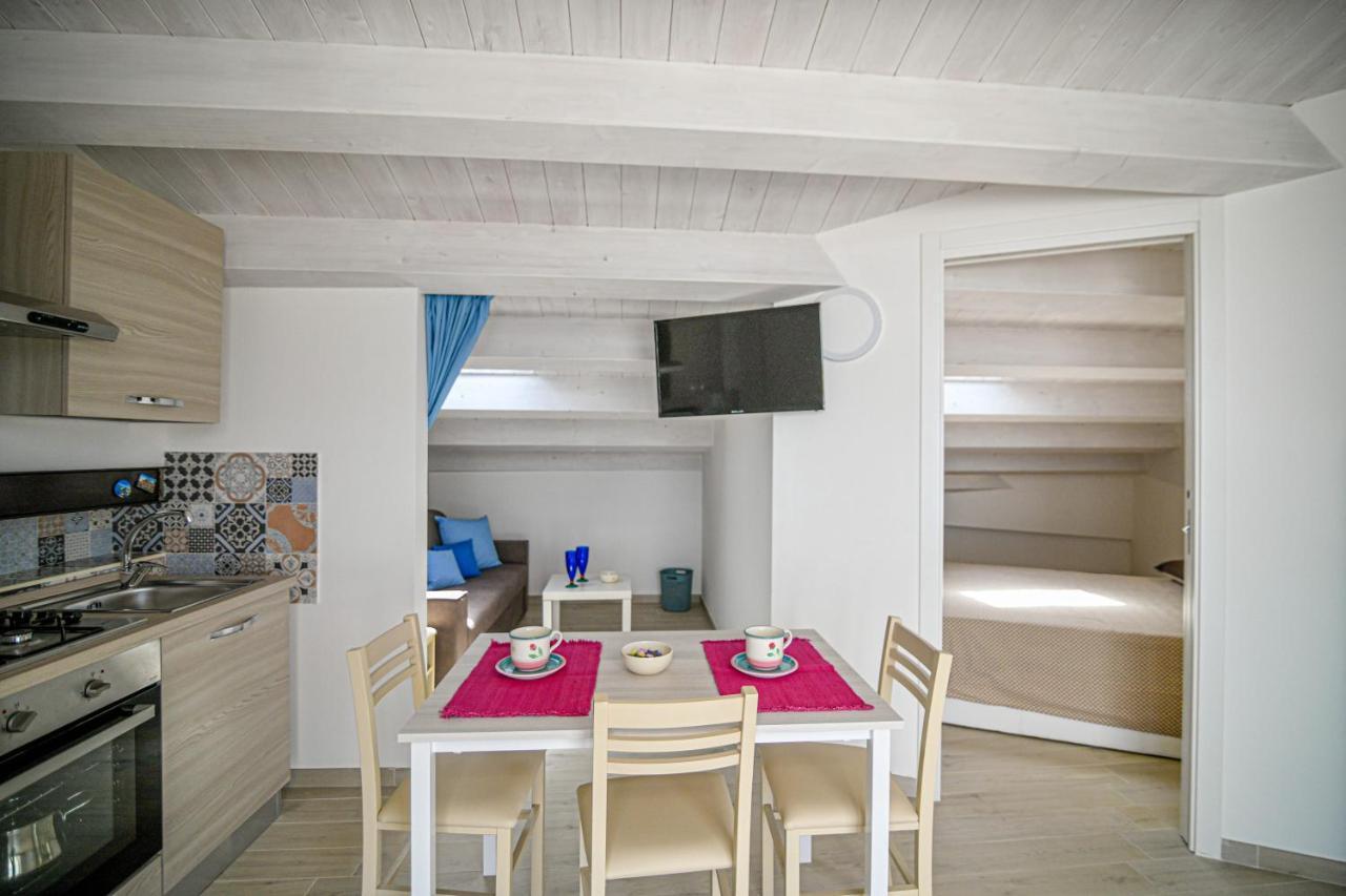 אבולה Villa Laura Charme Apartments מראה חיצוני תמונה