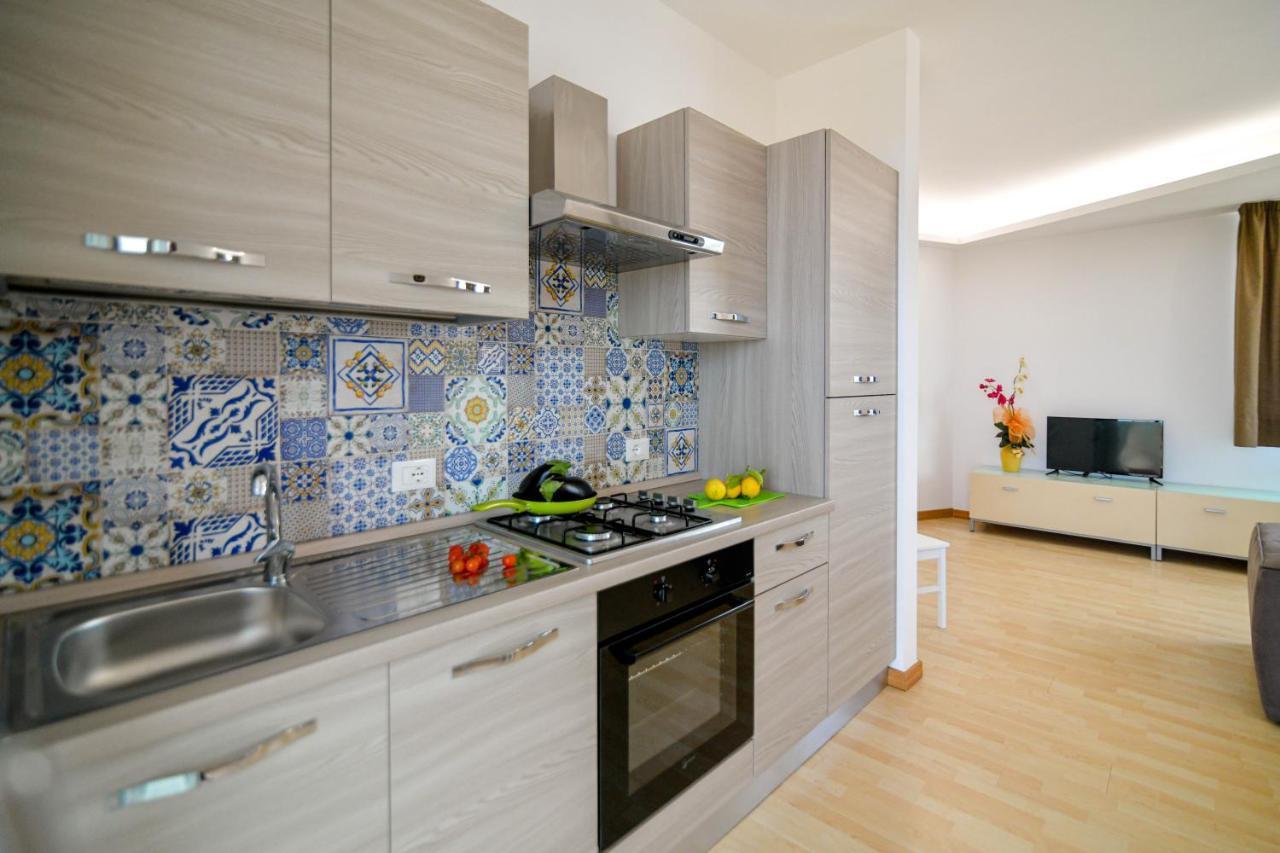 אבולה Villa Laura Charme Apartments מראה חיצוני תמונה