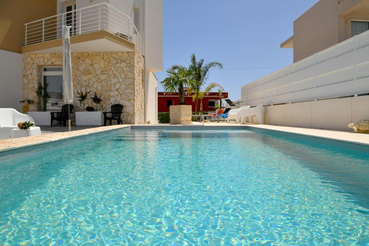 אבולה Villa Laura Charme Apartments מראה חיצוני תמונה