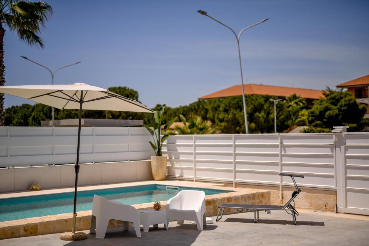 אבולה Villa Laura Charme Apartments מראה חיצוני תמונה