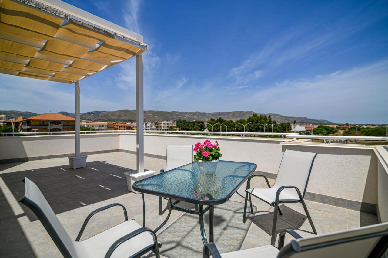 אבולה Villa Laura Charme Apartments מראה חיצוני תמונה