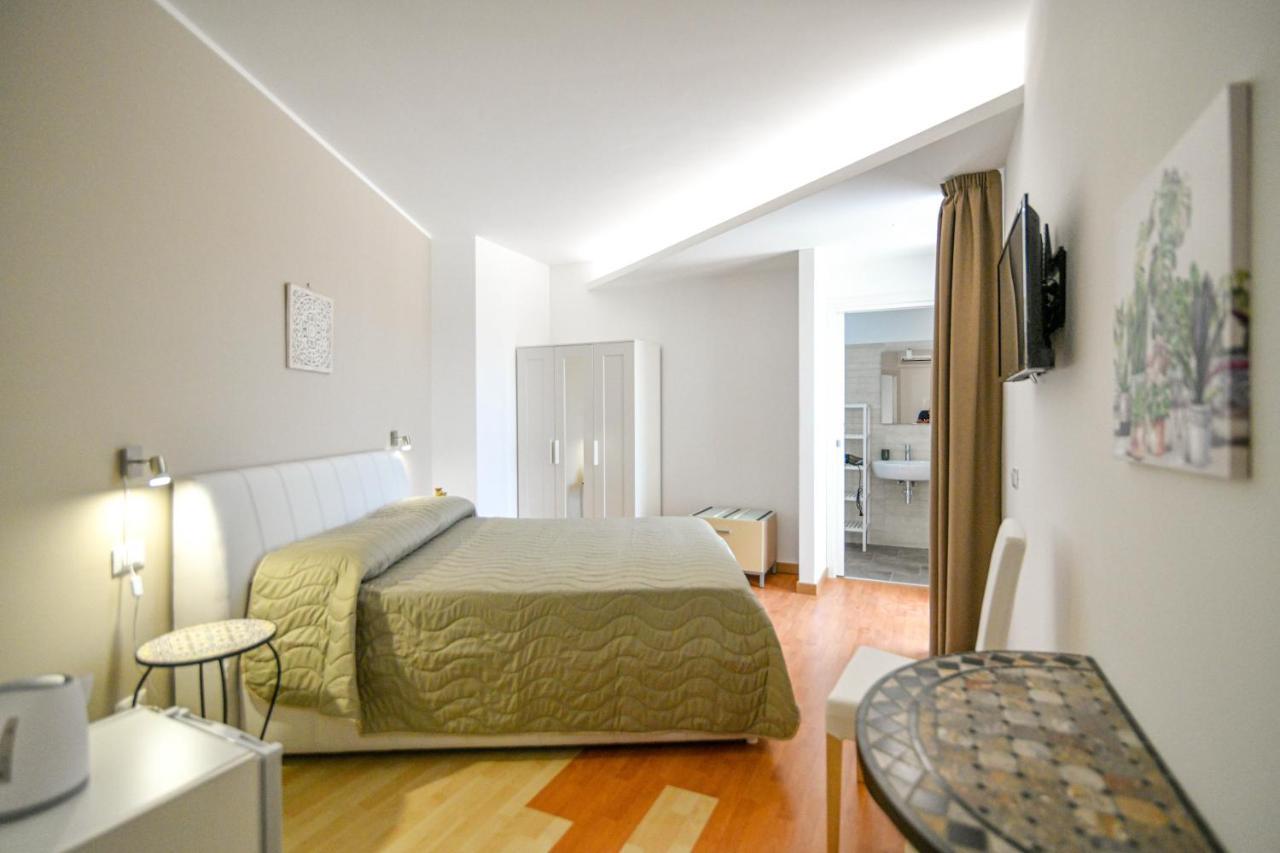 אבולה Villa Laura Charme Apartments מראה חיצוני תמונה