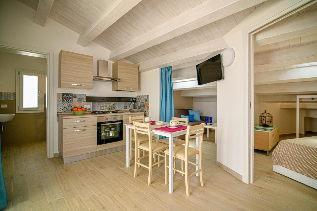 אבולה Villa Laura Charme Apartments מראה חיצוני תמונה