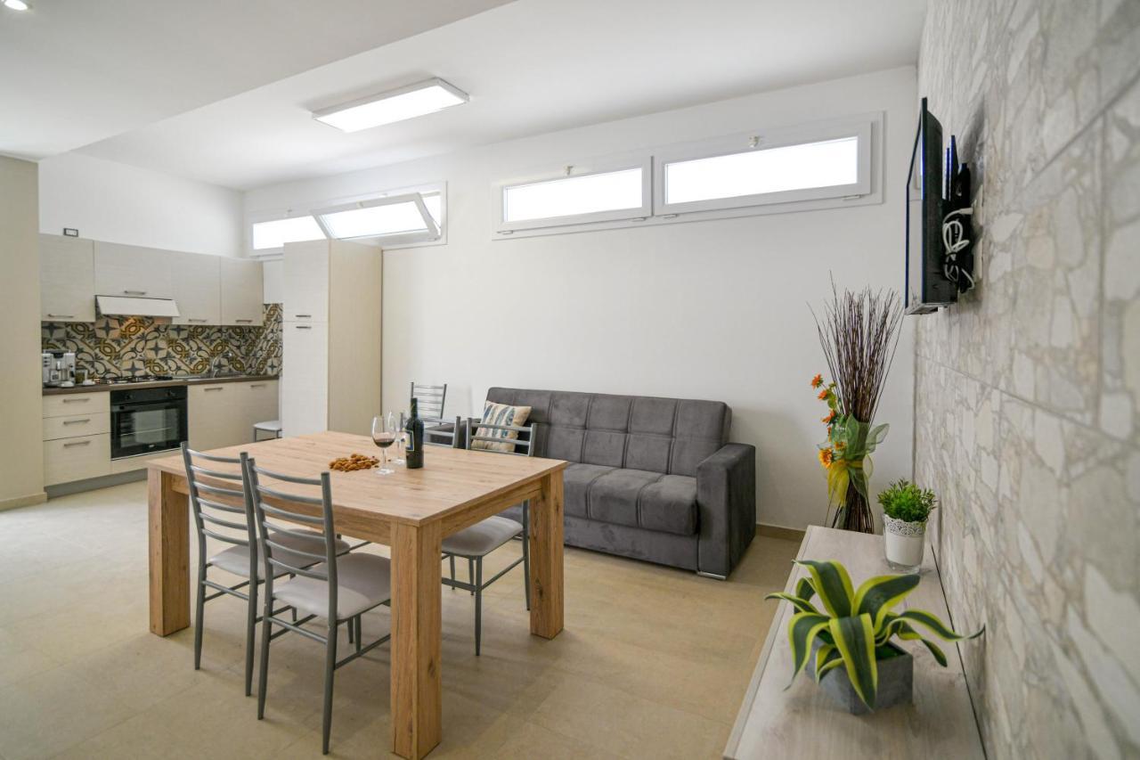 אבולה Villa Laura Charme Apartments מראה חיצוני תמונה
