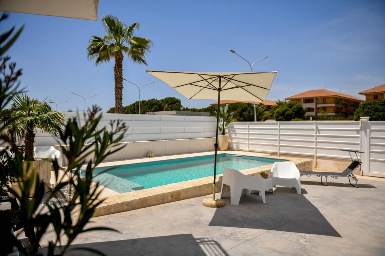 אבולה Villa Laura Charme Apartments מראה חיצוני תמונה