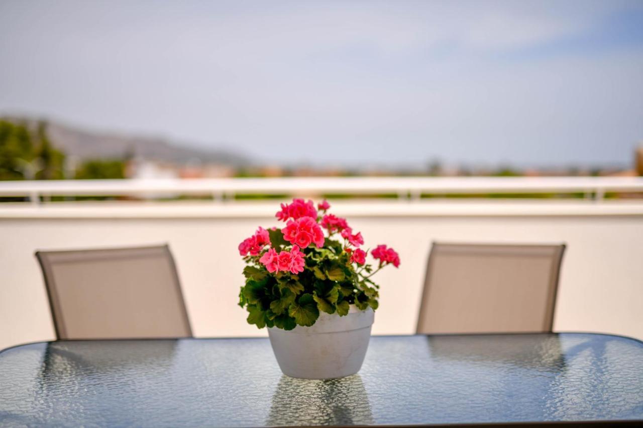 אבולה Villa Laura Charme Apartments מראה חיצוני תמונה