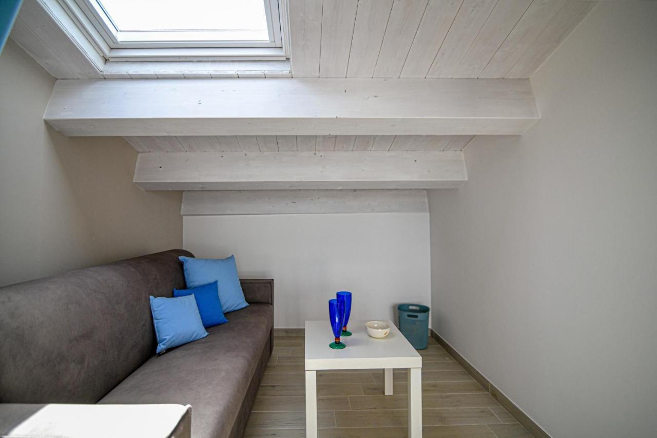 אבולה Villa Laura Charme Apartments מראה חיצוני תמונה