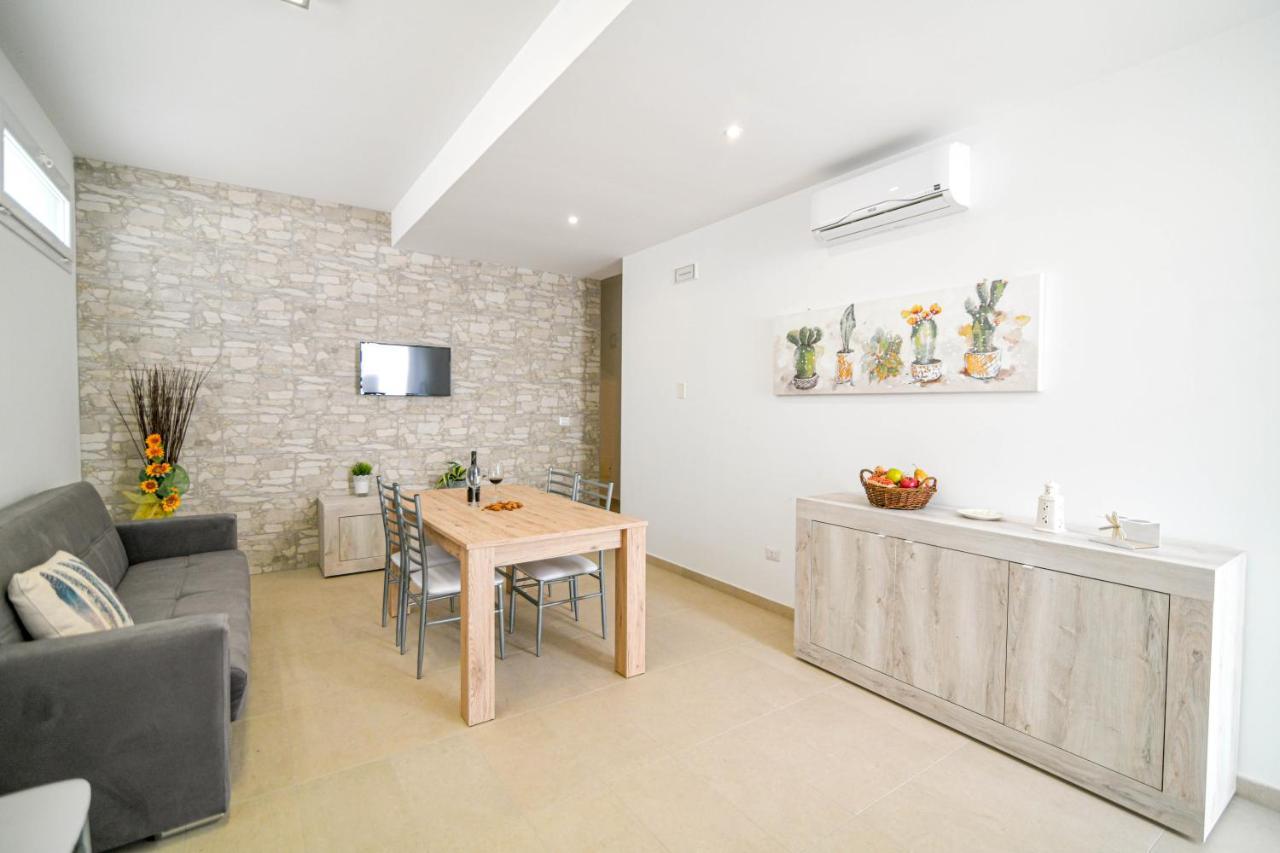 אבולה Villa Laura Charme Apartments מראה חיצוני תמונה