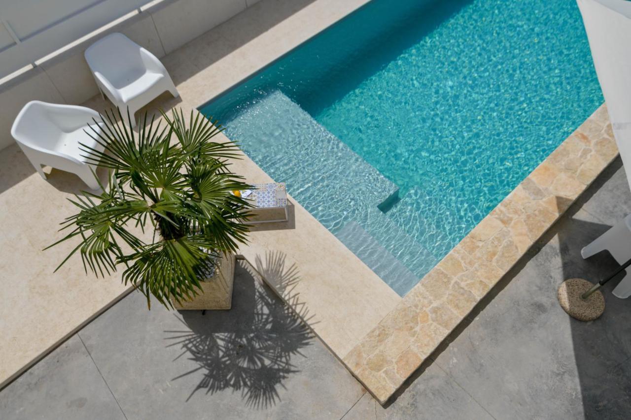 אבולה Villa Laura Charme Apartments מראה חיצוני תמונה