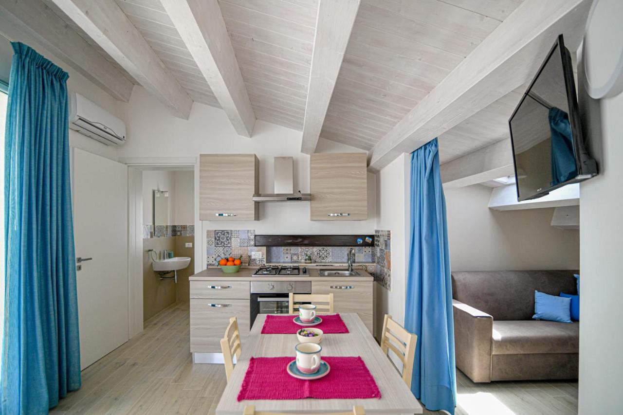 אבולה Villa Laura Charme Apartments מראה חיצוני תמונה