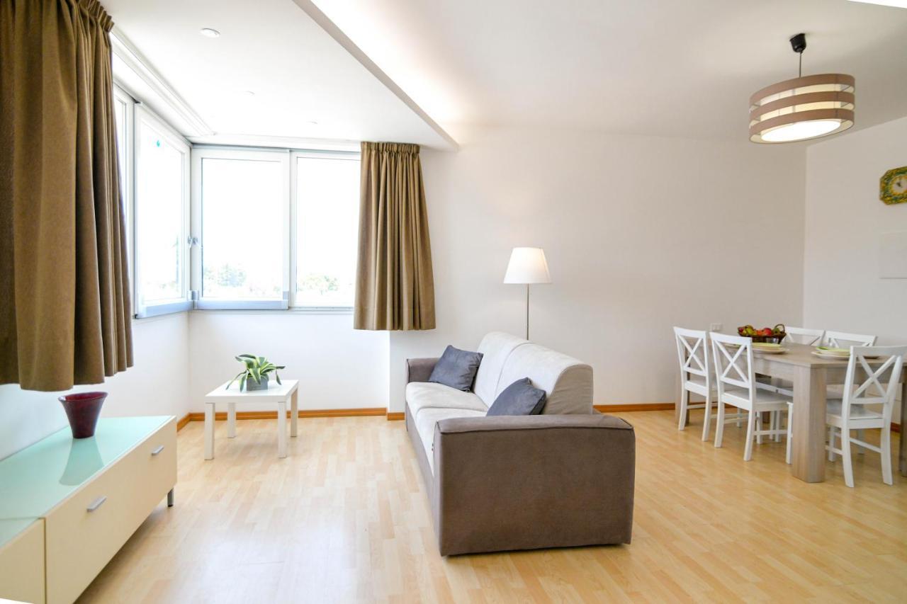אבולה Villa Laura Charme Apartments מראה חיצוני תמונה