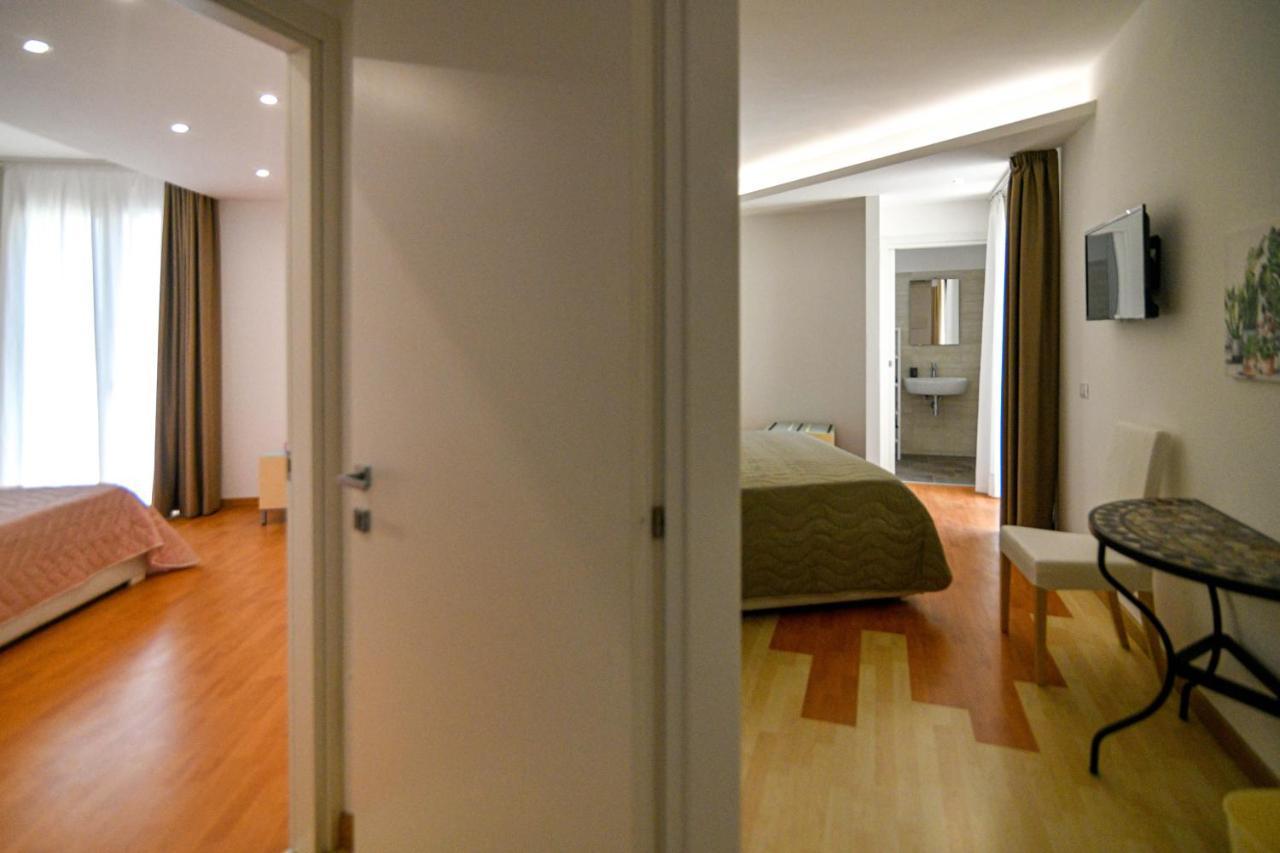 אבולה Villa Laura Charme Apartments מראה חיצוני תמונה