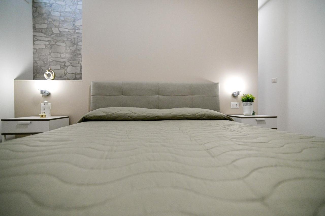 אבולה Villa Laura Charme Apartments מראה חיצוני תמונה