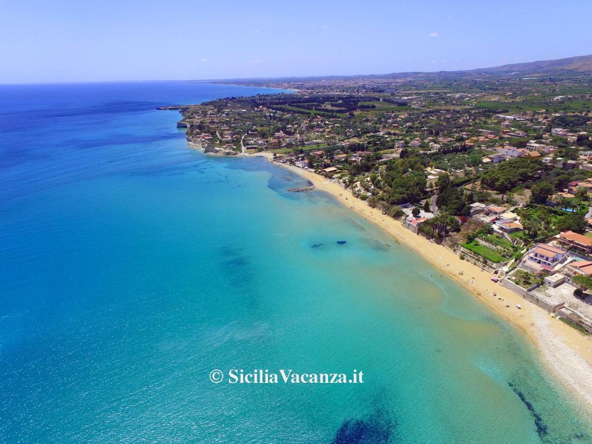אבולה Villa Laura Charme Apartments מראה חיצוני תמונה