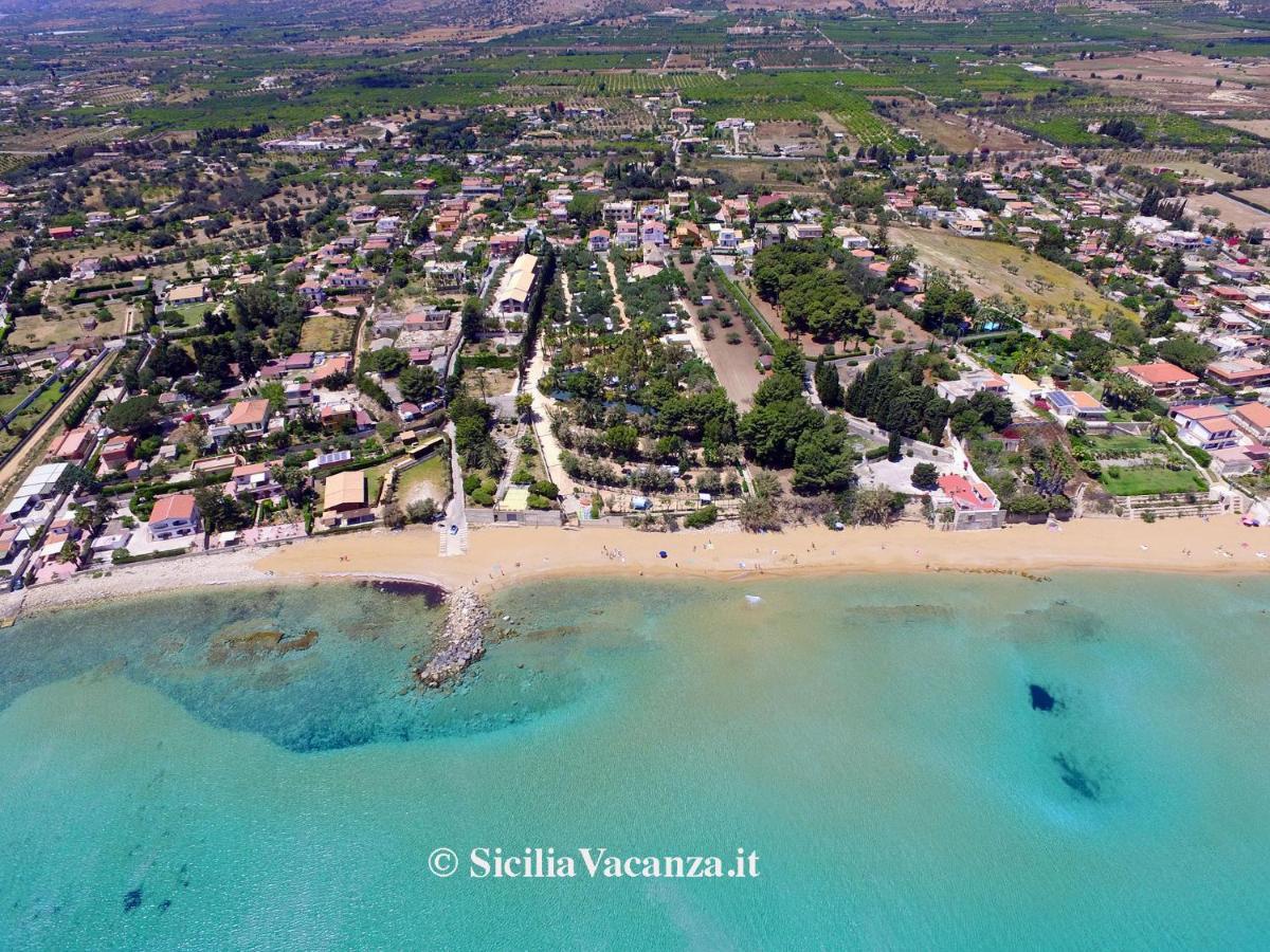 אבולה Villa Laura Charme Apartments מראה חיצוני תמונה